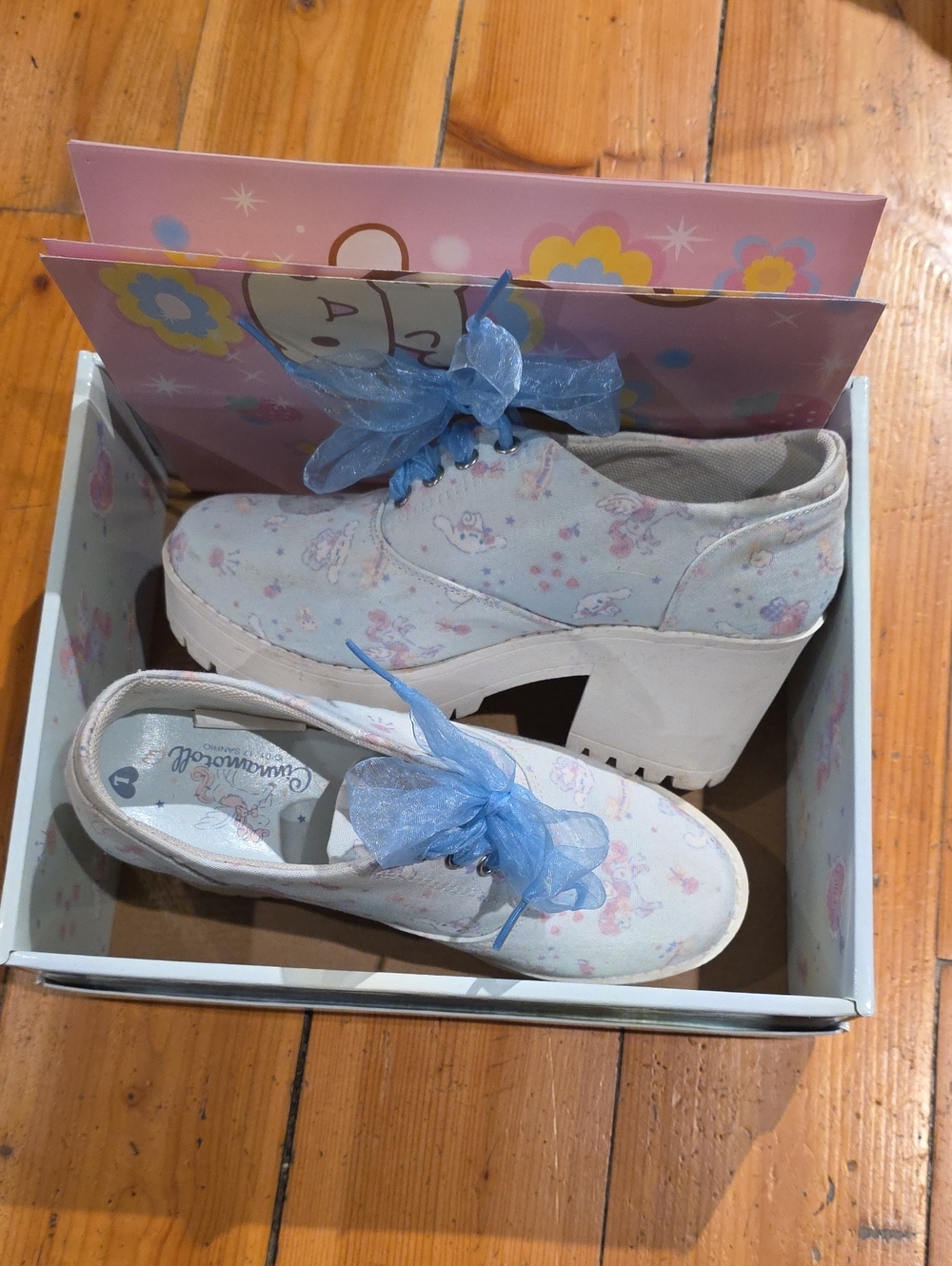 Cinnamon rollPrint Platform Lace-Up Shoes in Light Blue